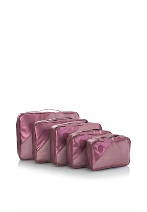 Set of five pink packing cubes in descending sizes, each with a zipper and handle, arranged in a row on a white background.