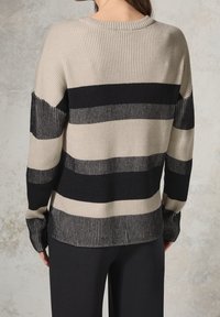 Cecil Sweter
