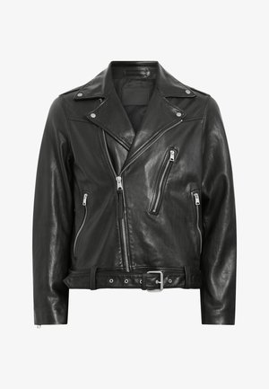 Chaqueta de moto de cuero negro con múltiples cremalleras plateadas, cinturón en la cintura y solapas anchas. Textura suave con un diseño ajustado.