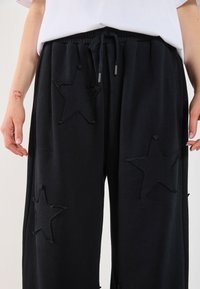 YOURTURN UNISEX - Teplákové kalhoty - black