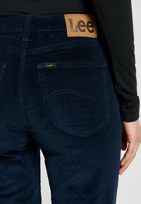 Lee CAROL - Pantalon classique - rivet navy