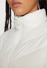 ONLY ONLSOPHIE MIX FITTED WAISTCOAT - Liemenė - cloud dancer
