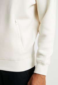 Urban Classics ZIP POCKET CREW - Sportska majica - sand