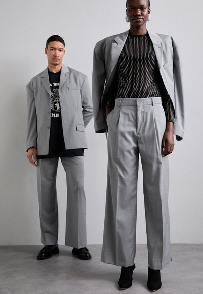 032c WIDE LEG SUIT TROUSERS UNISEX - Hlače - grey melange