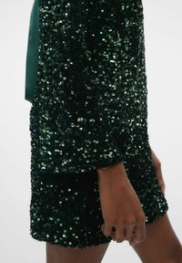 Vero Moda LAILA SEQUIN BOW - Robe de soirée - rain forest