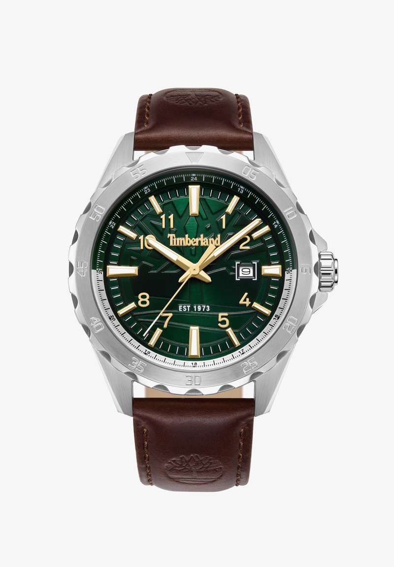 Zegarek Timberland z kopertą ze stali nierdzewnej, zieloną teksturowaną tarczą, złotymi znacznikami i brązowym skórzanym paskiem z logo.