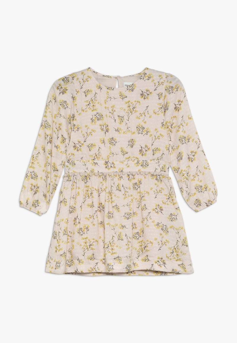 Helles Pinkkleid mit langen Ärmeln, floralen Muster in Gelb und Blau, elastischem Bund und einem Schlüsselaugen-Detail am Rücken. Weicher, strukturierter Stoff.