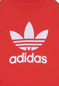 adidas Originals UNISEX SET - Šorti - red/white