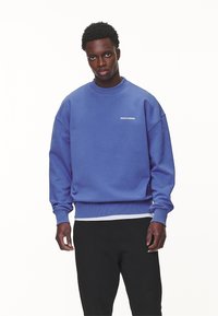 Pegador LOGO OVERSIZED SWEATER - Sweatshirt - washed retro blue/white gum