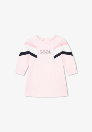 Robe longue à manches longues en coton, avec des accents en blocs de couleurs en blanc, rose et marine, et un logo "BOSS" imprimé sur le devant.