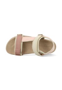 Lichte sandaal in beige met roze en koraal elastische banden. Zachte, gevoerde zool en plat ontwerp voor comfort. Accenten in goudkleurig metaal.