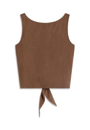 Hnedý krátky top bez rukávov s okrúhlym výstrihom a detailom na zaväzovanie visiace z prostredného spodného lemu.