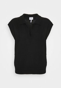 Schwarzes, gestricktes Polo-Style-Oberteil mit kurzen, angeschnittenen Ärmeln, V-Ausschnitt und einer dezenten Rippstruktur. Das Etikett zeigt "FTC."