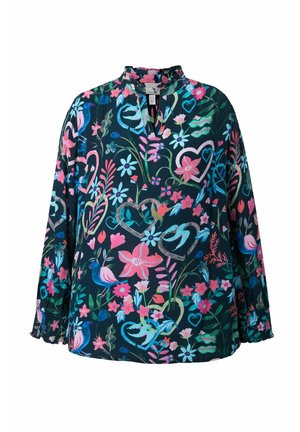 Dunkle Bluse mit Blumenmuster in Pink, Blau und Grün, Herzen und Vögeln, mit kleinem Rüschenkragen und langen Ärmeln mit gerafften Bündchen.