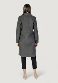 Vero Moda FORTUNESARA GA BOO  - Kort kappa / rock - grey