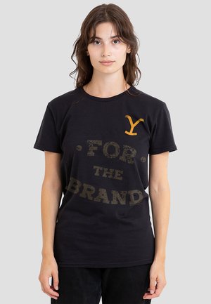 Schwarzes Baumwoll-T-Shirt mit einem goldenen "Y"-Logo und großen, verwitterten Text mit der Aufschrift "FOR THE BRAND". Kurzärmlig, runder Halsauschnitt, lässige Passform.
