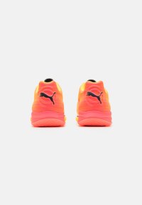 Puma ACCELERATE NITRO SQD - Scarpe da pallamano - sun stream/sunset glow/black