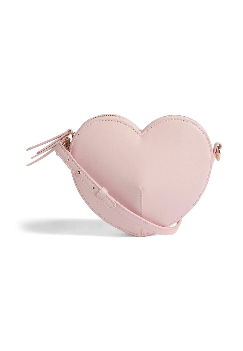 Ružová kožená kabelka v tvare srdca so hladkou textúrou, so zipsovým uzáverom a nastaviteľným popruhom. Obsahuje dekoratívne strapce na zips.