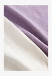 Non sélectionné, purple cement