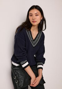 Next V-NECK - Džemperis - navy blue