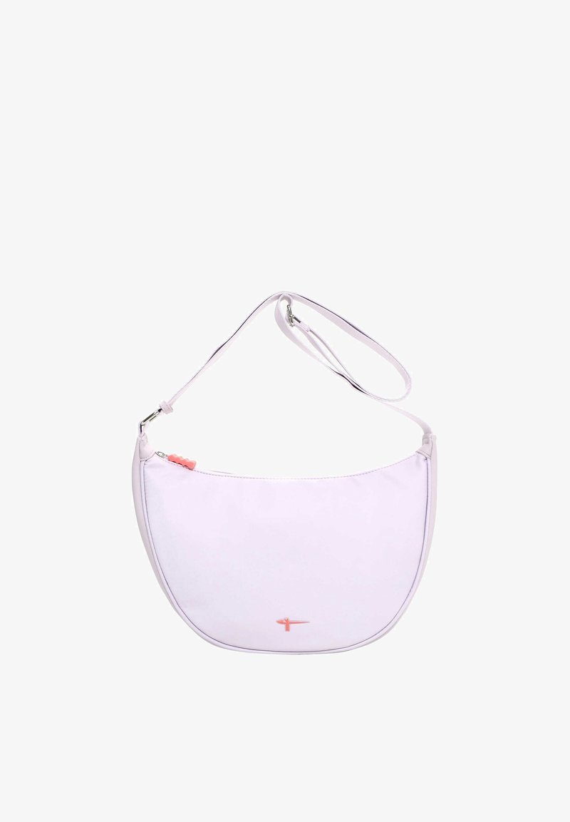 Bolso de hombro en forma de media luna de color lila claro, con una correa ajustable y un pequeño tirador de cremallera rosa y un detalle de logotipo.