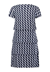 Blaues und weißes, gestuftes Kleid mit kurzen Ärmeln, das ein Wellenmuster aufweist. Der Stoff ist glatt und leicht.