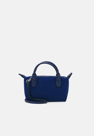 Pequeño bolso azul marino con asas dobles, correa de hombro desmontable y cierre superior con cremallera sobre fondo blanco.