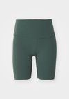 ZENVY 8IN SHORT - Tamprės - vintage green/black
