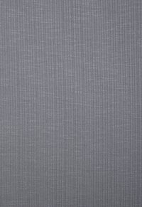 Kerge sinihalli värvi tekstuuriga kangas, mis esitleb vertikaalset ribakujundust. Materjalil on pehme, kootud välimus koos peente toonide variatsioonidega.