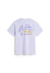 Camiseta de algodón blanca con un gráfico púrpura de una zapatilla y el texto "Desde '66 Vans Old Skool Siempre Auténtico" en la parte de atrás.