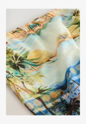 Tessuto leggero con stampa tropicale colorata che presenta palme, spiagge sabbiose, acqua blu e motivi di conchiglie lungo il bordo.