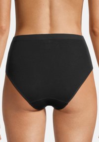 Hochtaillierte schwarze Panty aus glattem Stoff mit einem nahtlosen Bund und ohne sichtbare Nähte, gekennzeichnet durch einen klassischen Schnitt und vollständige Abdeckung.