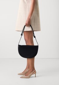 HVISK CLIFF - Skuldertasker - black