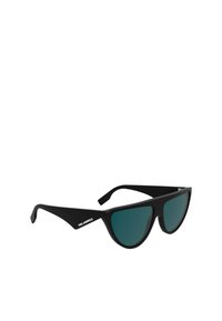 Czarne plastikowe okulary przeciwsłoneczne z ciemnozielonymi soczewkami, kanciaste wzornictwo i detale z logo na boku. Posiadają smukłe zauszniki, co zapewnia lekkie dopasowanie.