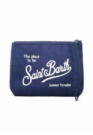 Pochette blu navy con zip con testo bianco "The place to be Saint Barth Summer Paradise" e un cinturino da polso sulla zip.
