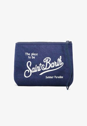 Pochette blu navy con zip con testo bianco "The place to be Saint Barth Summer Paradise" e un cinturino da polso sulla zip.