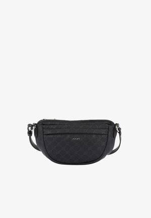 Črna torba za čez ramo s ukrivljeno obliko, izdelana iz teksturirane tkanine s subtilnim vzorcem. Ima dva žepa z zadrgo in naramnico.