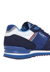 Pepe Jeans Športni copati - marine blue