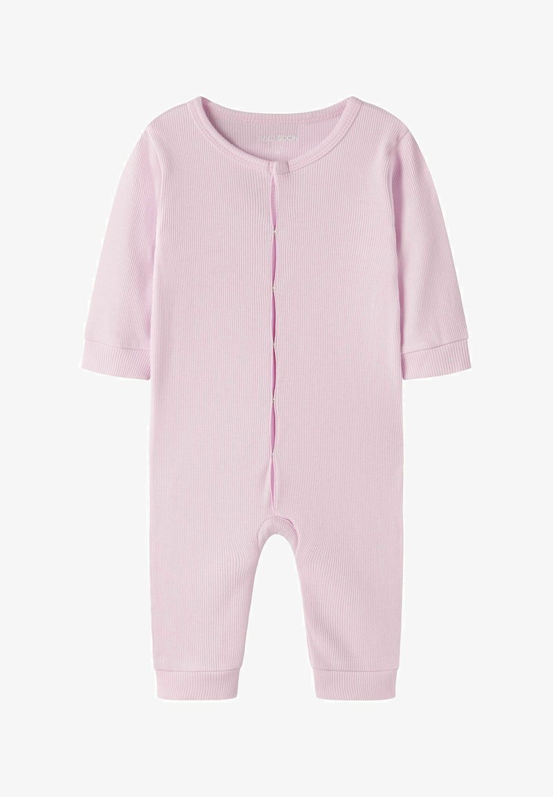 Body bébé côtelé rose clair à manches longues, avec boutons-pression sur le devant et poignets aux poignets et chevilles, étalé à plat.