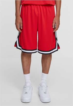 Pantalones cortos de baloncesto rojos fabricados con tejido transpirable, con detalles en negro y blanco a lo largo del dobladillo y los lados, que cuentan con una cinturilla elástica.