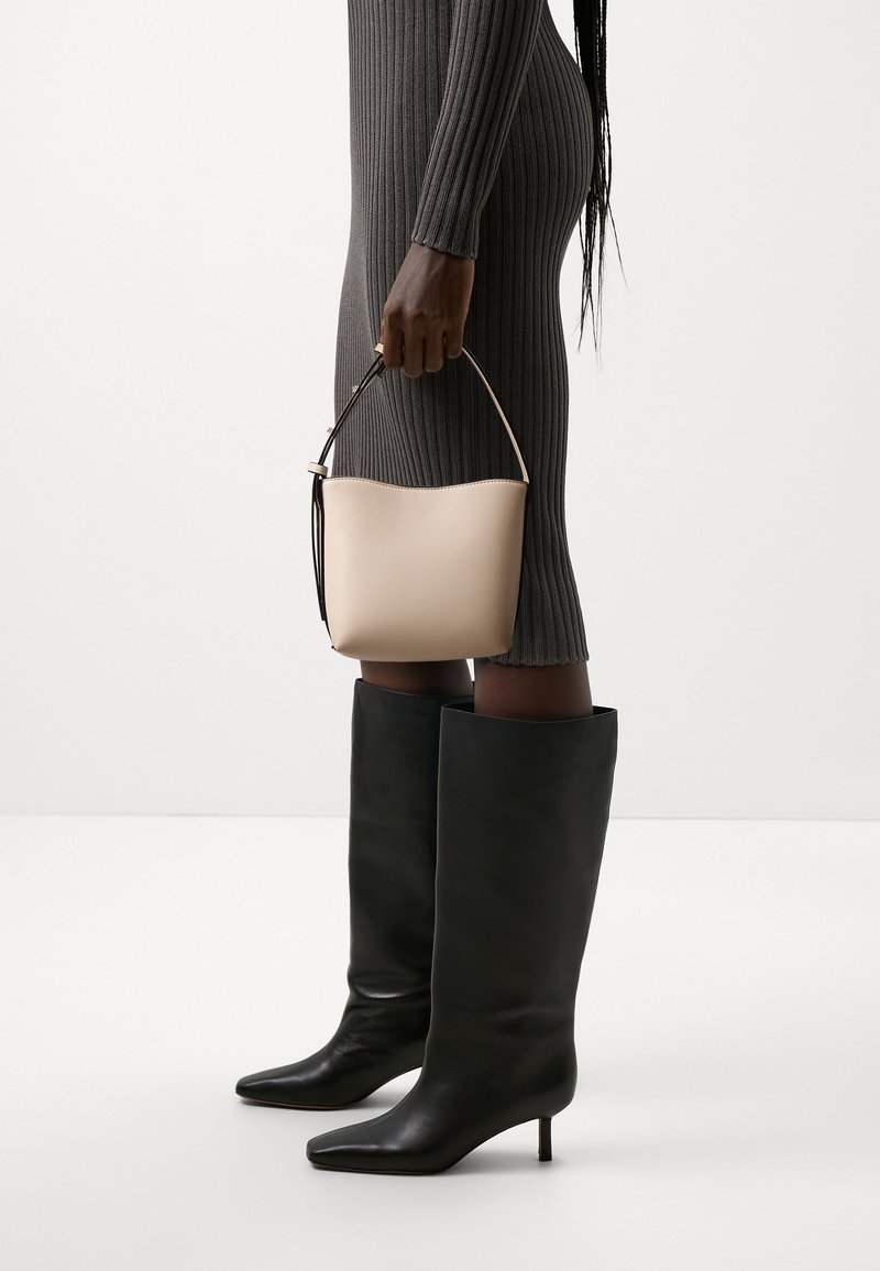 Lindex BAG BUCKET  LOOK - Bolso de mano - beige