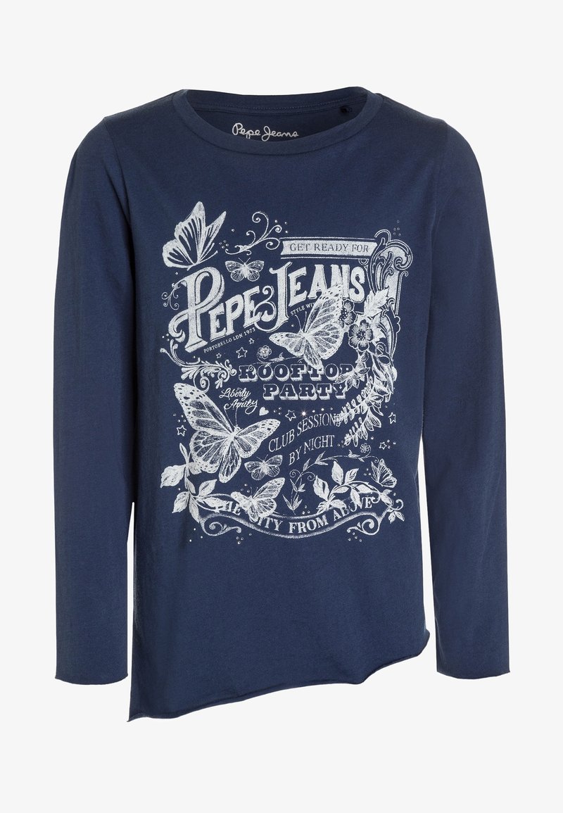 Dunkelblauses Langarm-T-Shirt aus Baumwolle mit einem weißen grafischen Design von Schmetterlingen und Text, rundem Ausschnitt und seitlichem Schlitzsaum.