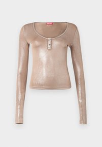 Halenka s dlouhým rukávem, přiléhavého střihu, vyrobená z metalického béžového materiálu, s výstřihem do véčka a tříknoflíkovou légou, z toho dva černé knoflíky.