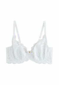 Reggiseno bianco in pizzo con bordo scallopato, dotato di coppe semi-trasparenti e spalline regolabili. Dettaglio in metallo dorato al centro anteriore.