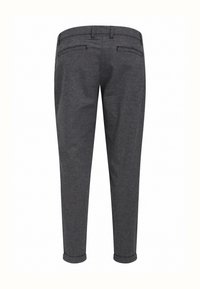 Szare spodnie w wzór houndstooth o tapered kroju, z podwójnymi kieszeniami z tyłu i zwiniętymi nogawkami na elegancki wygląd.