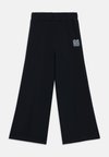 NKFVENUS WIDE PANT - Calças de fato de treino - black