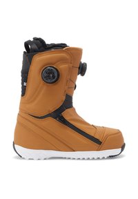 Botas de material sintético en color marrón claro con un acento negro, que cuentan con un cierre lateral y un sistema de cordones Boa en el frente. Suela blanca con un agarre texturizado.