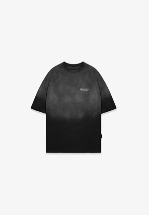 Fekete pamut, oversized póló, amelynek gradiens mintázata van, rövid ujjaival és az elején található "RETERNITY" logóval. Puha tapintás és laza szabás jellemzi.