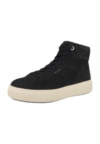 Sneakers alte in suede nero con suola in gomma bianca, dotate di lacci neri e occhielli metallici per una chiusura sicura.