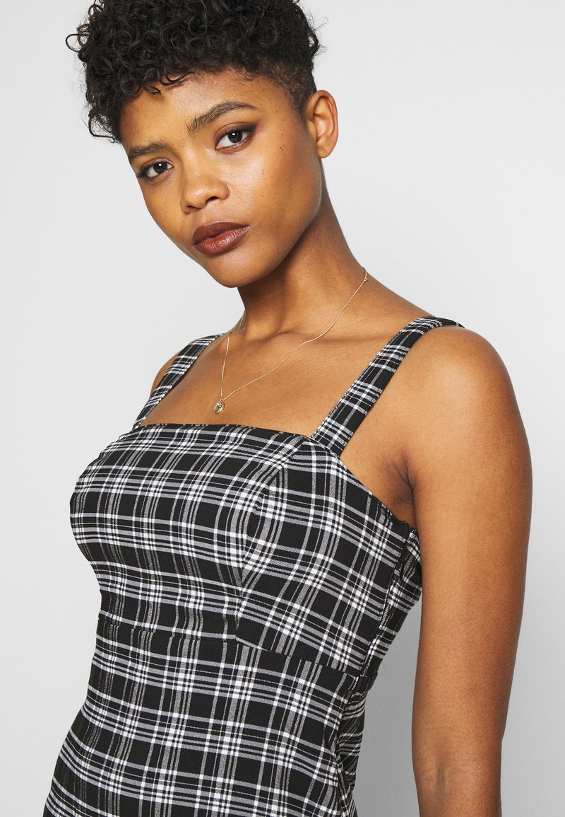 Hollister Co Bare Struct Short Dress Denni Saty Black Cerna Zalando Cz 